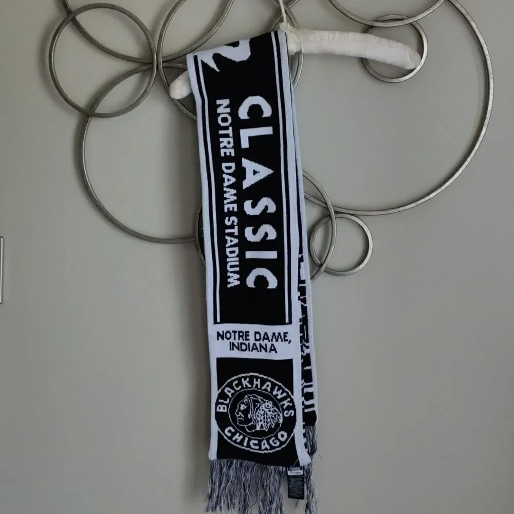 NWT Winter Classic at Notre Dame Chicago Blackhawks scarf